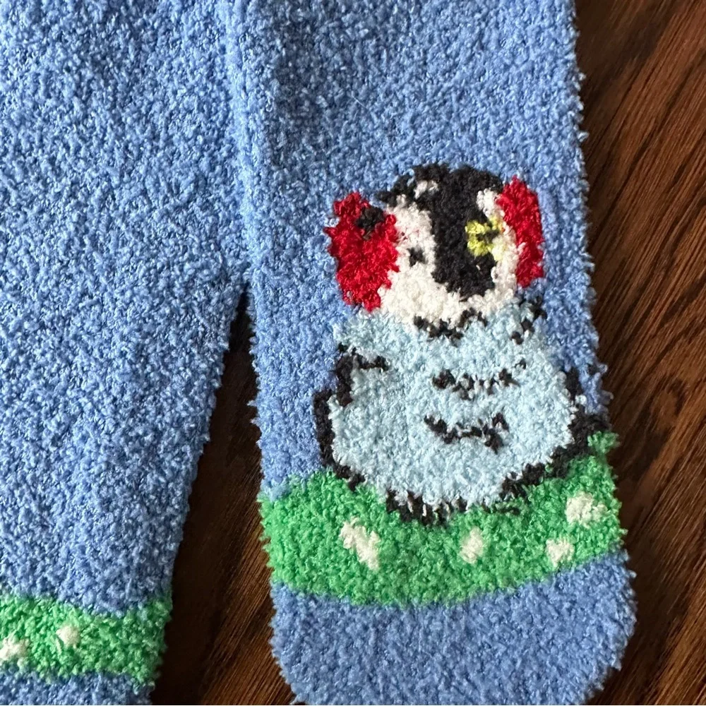 Men’s Old Navy Blue and Red Fuzzy cozy Socks - Picture 2 of 5